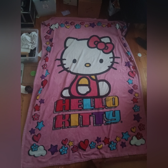 Hello kitty warm and cozy blanket - Picture 2 of 16